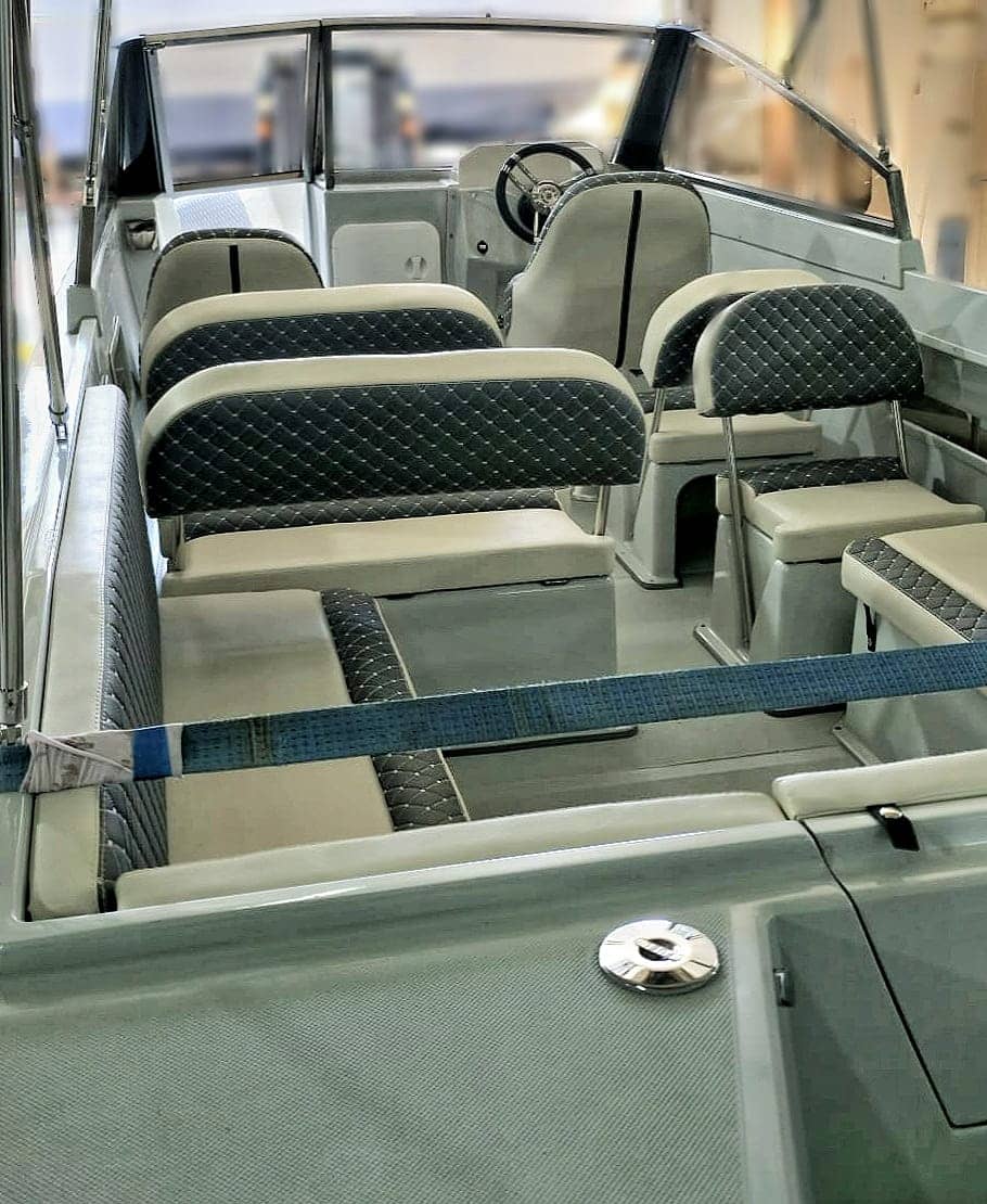 Corsar 730 Bowrider Glass - interior view